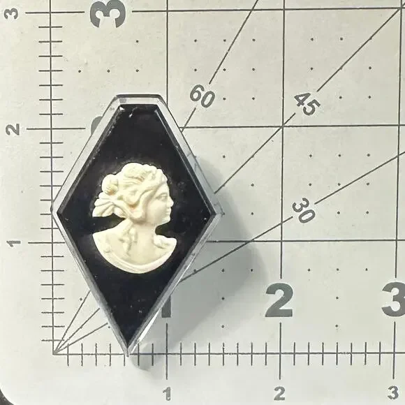 1940s retro vintage clear black cream white lucite cameo figural brooch - Picture 6 of 6